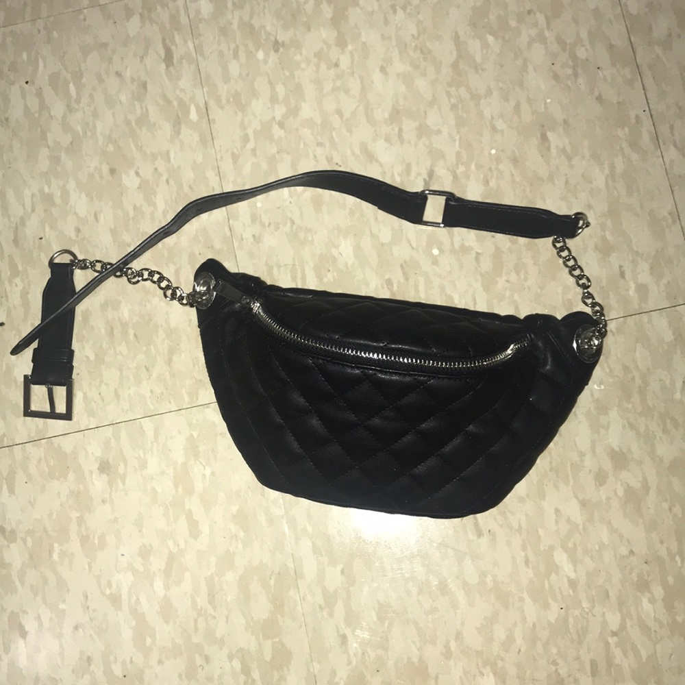 Black fanny pack